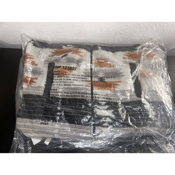 Canada Weather Gear Women's Full Zip Aztec Printed Sherpa NWT women’s Sz M - Picture 5 of 5